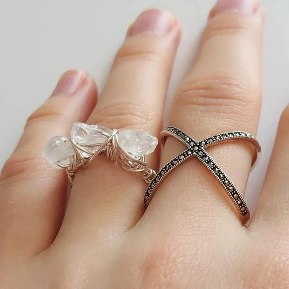 Triple white translucent crystal gemstones on silver wire ring - Picture 6 of 10